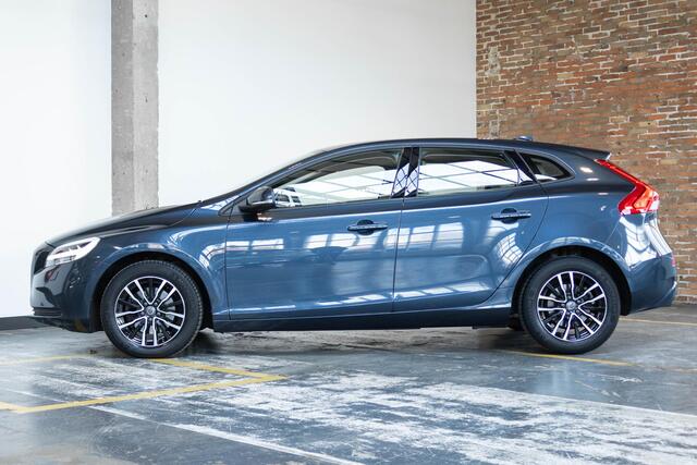 Volvo V40 T2 Automaat Nordic+ | Dealeronderhouden | 1ste eigenaar | Stoelverwarming | Climate Control | Parkeerverwarming | Parkeersensoren achter | Parkeercamera | High Performance Audio | Verwarmbare Voorruit | Volvo on Call |