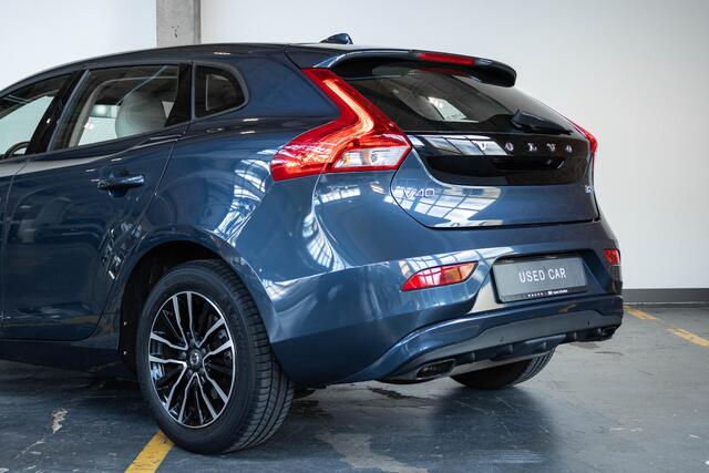 Volvo V40 T2 Automaat Nordic+ | Dealeronderhouden | 1ste eigenaar | Stoelverwarming | Climate Control | Parkeerverwarming | Parkeersensoren achter | Parkeercamera | High Performance Audio | Verwarmbare Voorruit | Volvo on Call |