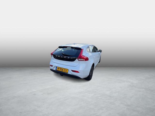 Volvo V40 1.5 T2 Polar+ | Stoelverwarming | Volvo on Call | DAB | High Performance Audio | Elektrisch verwarmbare voorruit | Parkeersensoren | Climate Control |