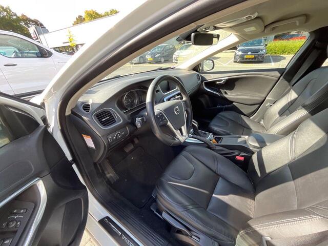 Volvo V40 1.5 T2 Polar+ | Stoelverwarming | Volvo on Call | DAB | High Performance Audio | Elektrisch verwarmbare voorruit | Parkeersensoren | Climate Control |