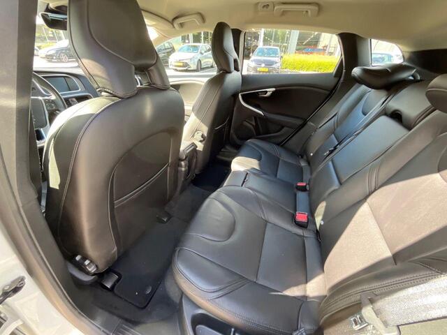 Volvo V40 1.5 T2 Polar+ | Stoelverwarming | Volvo on Call | DAB | High Performance Audio | Elektrisch verwarmbare voorruit | Parkeersensoren | Climate Control |