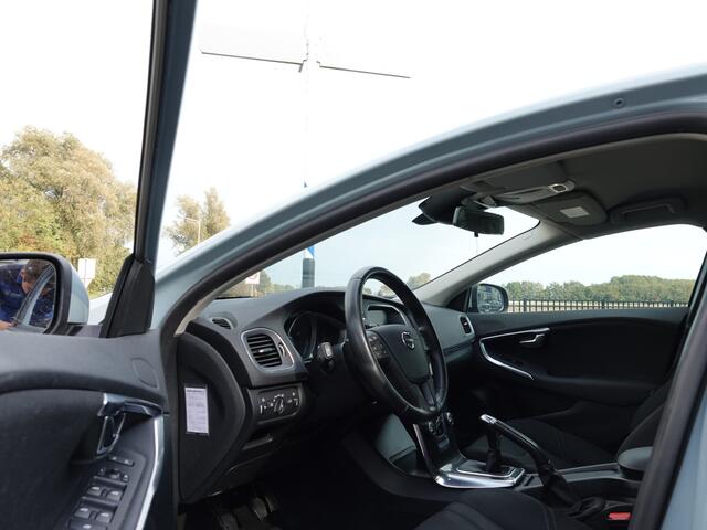 Volvo V40 2.0 T2 Kinetic NAVI | CRUISE | AIRCO | BT-TEL | LMV
