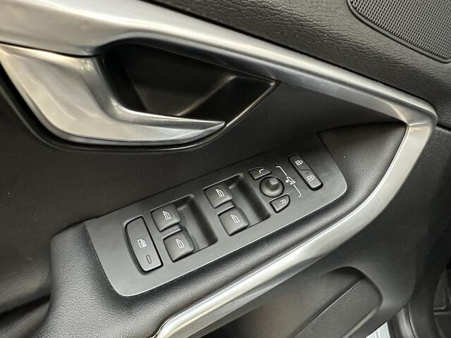 Volvo V40 2.0 T4 Business Sport R-Design 191pk | Trekhaak | Stoelverwarming | PDC