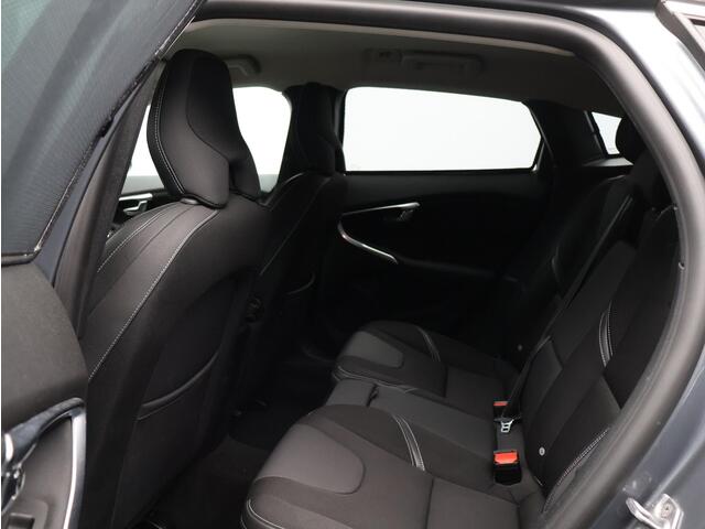 Volvo V40 2.0 T2 Nordic+ / Trekhaak / Standkachel / Stoel+voorruitverwarming / Parkeercamera+Sensoren / Cruise Control /