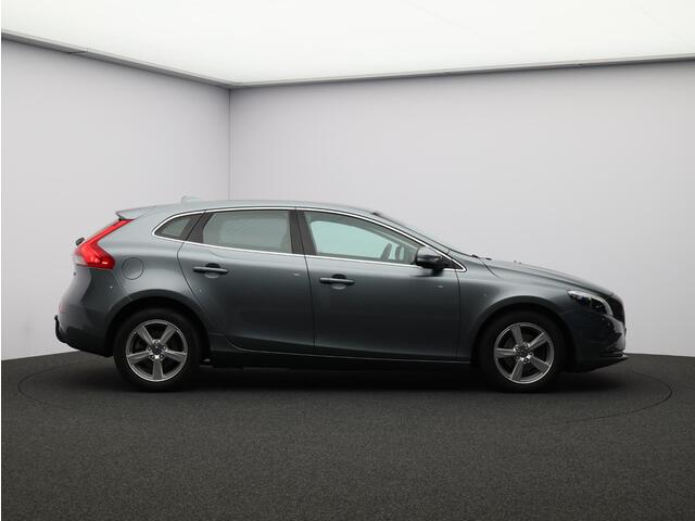 Volvo V40 2.0 T2 Nordic+ / Trekhaak / Standkachel / Stoel+voorruitverwarming / Parkeercamera+Sensoren / Cruise Control /