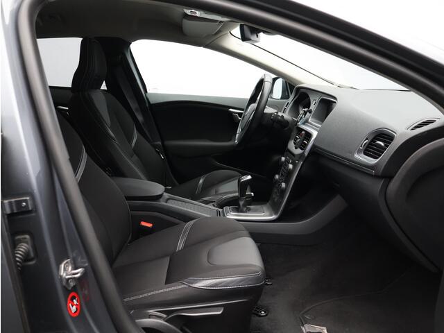 Volvo V40 2.0 T2 Nordic+ / Trekhaak / Standkachel / Stoel+voorruitverwarming / Parkeercamera+Sensoren / Cruise Control /