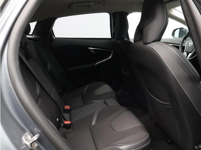 Volvo V40 2.0 T2 Nordic+ / Trekhaak / Standkachel / Stoel+voorruitverwarming / Parkeercamera+Sensoren / Cruise Control /