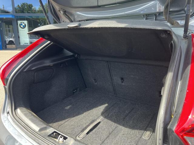 Volvo V40 1.5 T3 Polar+ Sport R DESIGN RIJKLARPRIJS INCL. 12MND BOVAG.