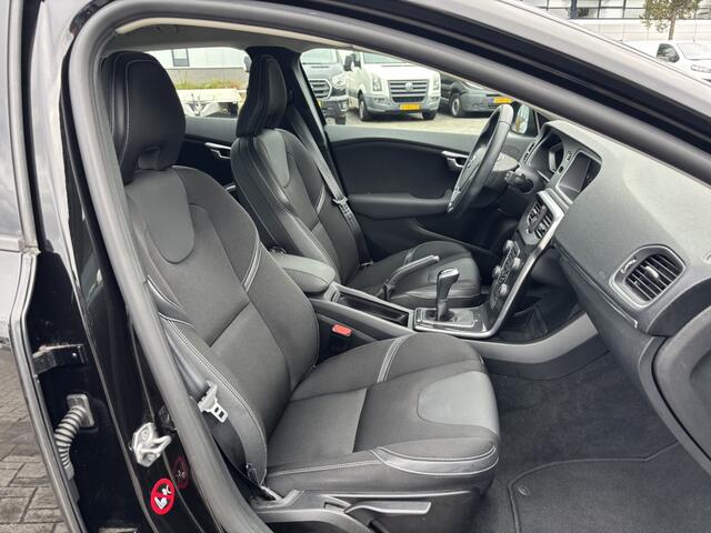 Volvo V40 2.0 T2 Momentum Navi Bluetooth Led Parkeersensoren