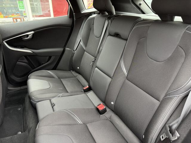 Volvo V40 2.0 T3 Momentum Xenon/LED verl, Navigatie, Parkeersens, Trekhaak, etc..!!