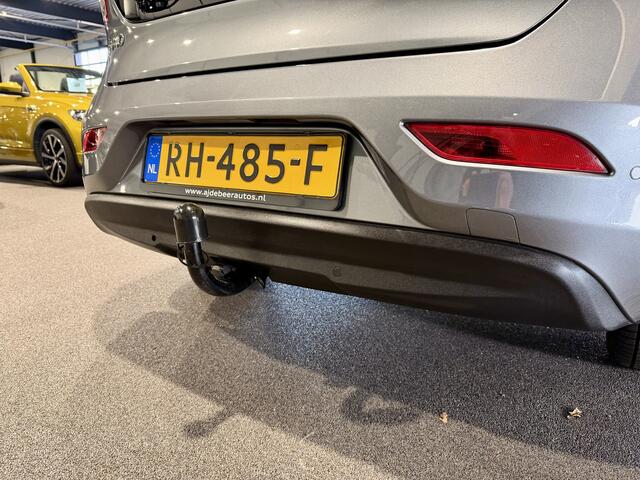 Volvo V40 2.0 T2 Nordic+ Navigatie| Trekhaak | Stoelverwarming | Dealer onderhouden | NAP