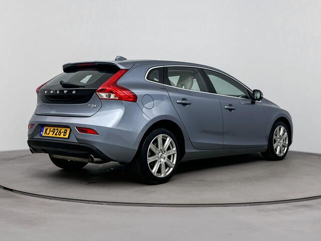 Volvo V40 2.0 T3 Inscription | Luxury Line o.a. Panoramadak | Navigatie | Standkachel met timer | Lederen bekleding |