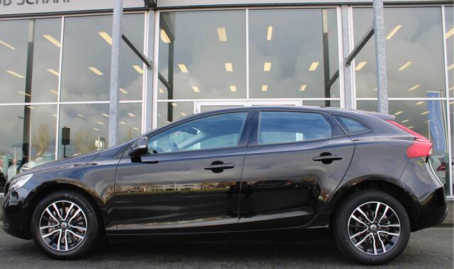 Volvo V40 T2 Automaat Momentum | Verw. Voorstoelen | Standkachel | PDC achter | Spraakbediening | NAP
