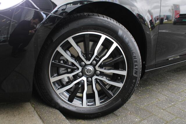 Volvo V40 T2 Automaat Momentum | Verw. Voorstoelen | Standkachel | PDC achter | Spraakbediening | NAP