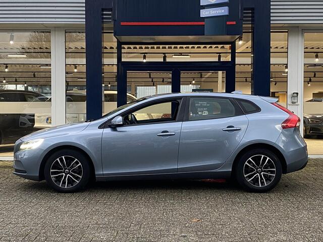 Volvo V40 2.0 T2 Nordic+ / NL-Auto / Dealer-Onderhouden / Standkachel / Cruise-Control / Climate-Control / Stoelverwarming / LED / Radio-Bluetooth / Navi / Verwarmde-Voorruit / PDC-Achter / 16'' LMV / ENZ.