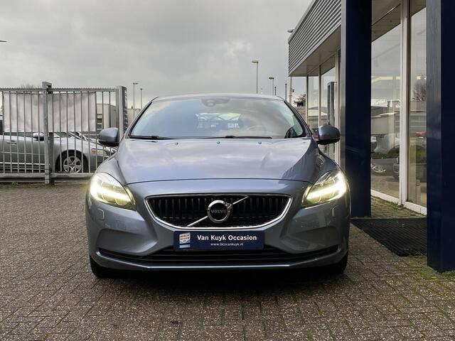 Volvo V40 2.0 T2 Nordic+ / NL-Auto / Dealer-Onderhouden / Standkachel / Cruise-Control / Climate-Control / Stoelverwarming / LED / Radio-Bluetooth / Navi / Verwarmde-Voorruit / PDC-Achter / 16'' LMV / ENZ.