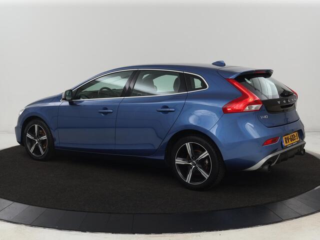 Volvo V40 2.0 T4 Sport | Stoelverwarming | Camera | Leder/Alcantara | Park Assist | Full LED | Navigatie | Climate control | Cruise control