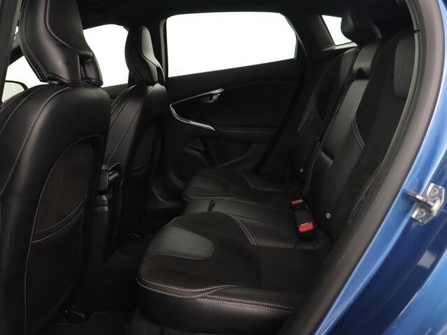 Volvo V40 2.0 T4 Sport | Stoelverwarming | Camera | Leder/Alcantara | Park Assist | Full LED | Navigatie | Climate control | Cruise control