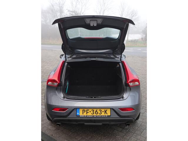 Volvo V40 2.0 T3 Nordic+ PANO | VOL LEER | TREKH. | KEYLESS | MEMORY