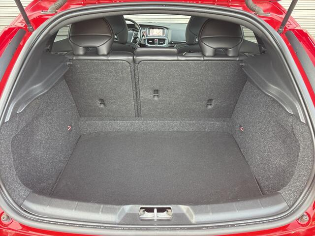 Volvo V40 1.5 T3 Polar+ Sport R-Design / Panoramadak / Cruise control / Stoelverwarming /