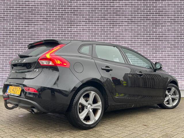 Volvo V40 2.0 T3 150pk Nordic+ | Standkachel | Stoelverwarming | Trekhaak | Climate control | Led koplampen |