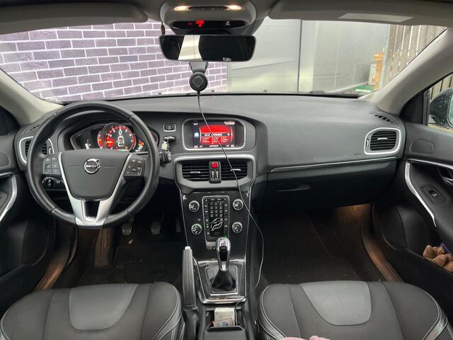 Volvo V40 2.0 T3 150pk Nordic+ | Standkachel | Stoelverwarming | Trekhaak | Climate control | Led koplampen |