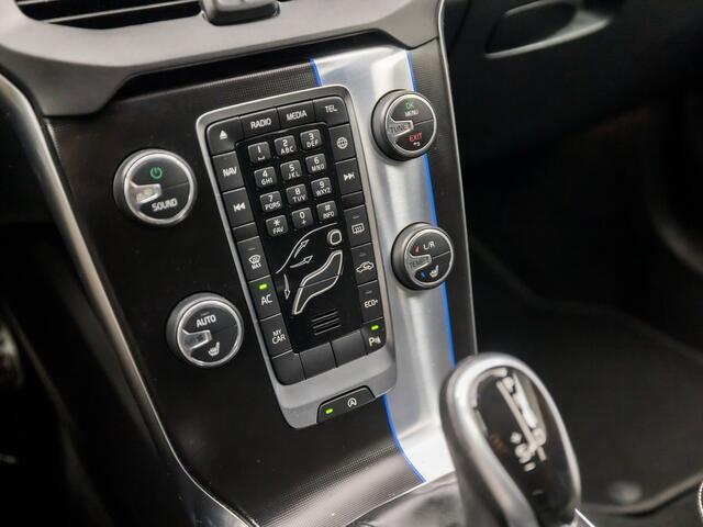 Volvo V40 2.0 D2 R-Design Automaat (NAVIGATIE, VIRTUAL COCKPIT, CLIMATE, LEDER/ALCANTARA, STOELVERWARMING, SPORTSTOELEN, GETINT GLAS, CRUISE, PARKEERSENSOREN, NIEUWE APK, NIEUWSTAAT)