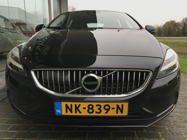 Volvo V40 2.0 D2 Nordic+ Luxury/ Inscription | Rijklaar incl garantie | Panoramadak Keyless entry Trekhaak Standkachel