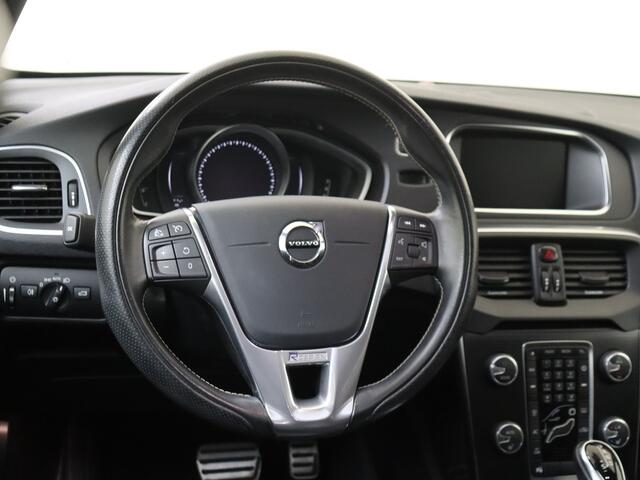 Volvo V40 1.5 T3 Polar+ Sport | Panodak | Stoelverwarming | Camera | Keyless Entry + Start | Lage KM Stand!