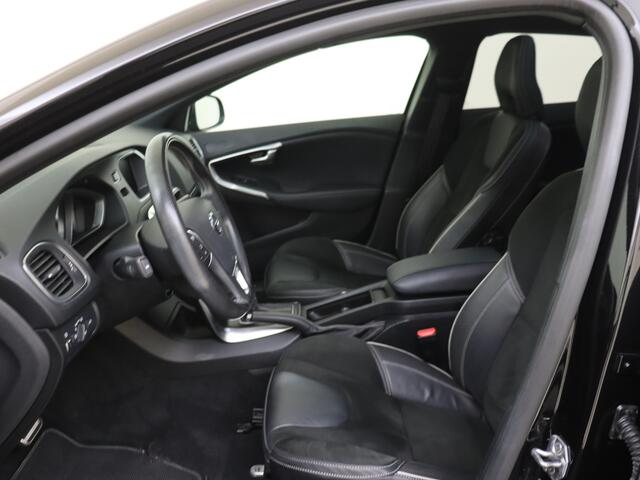 Volvo V40 1.5 T3 Polar+ Sport | Panodak | Stoelverwarming | Camera | Keyless Entry + Start | Lage KM Stand!