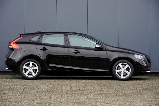 Volvo V40 2.0 T3 153 pk NORDIC BUSINESS / PANORAMADAK / 1e EIGENAAR / NL-AUTO / BTW-AUTO / NAVIGATIE / PARKEERHULP / HIGH PERFORMANCE AUDIO