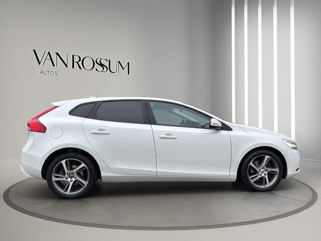 Volvo V40 2.0 T2 Kinetic | Camera + Sensoren | Navigatie | L.M.Velg | 17"Velg | Led koplampen |