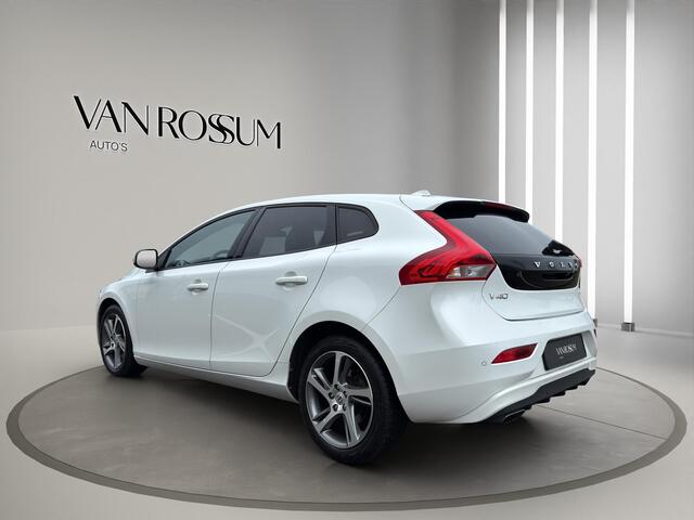 Volvo V40 2.0 T2 Kinetic | Camera + Sensoren | Navigatie | L.M.Velg | 17"Velg | Led koplampen |