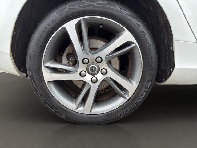 Volvo V40 2.0 T2 Kinetic | Camera + Sensoren | Navigatie | L.M.Velg | 17"Velg | Led koplampen |