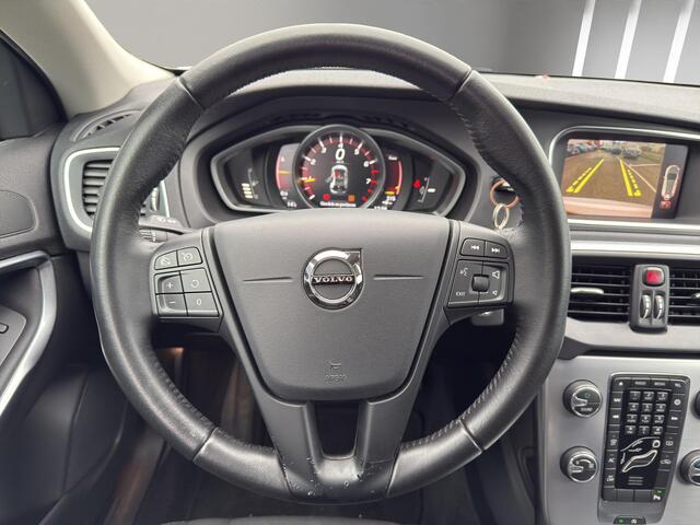 Volvo V40 2.0 T2 Kinetic | Camera + Sensoren | Navigatie | L.M.Velg | 17"Velg | Led koplampen |