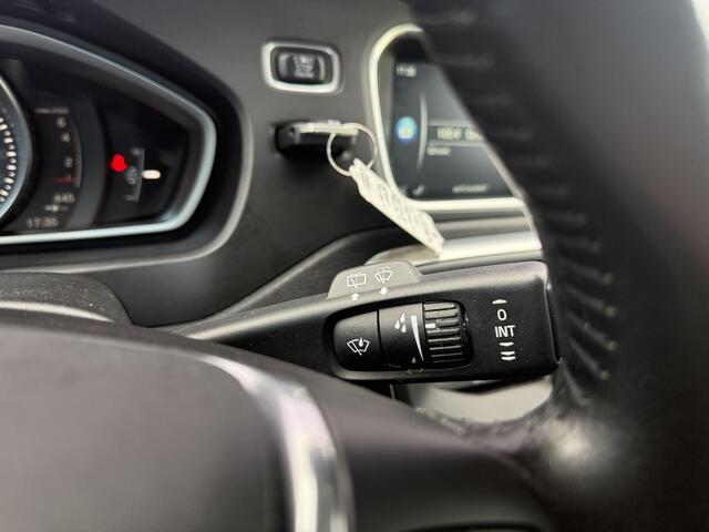 Volvo V40 1.5 T2 Polar+ | Leder | Stoelverwarming | DAB | Volvo on call | Parkeersensoren | High Performance Audio | Regensensor |