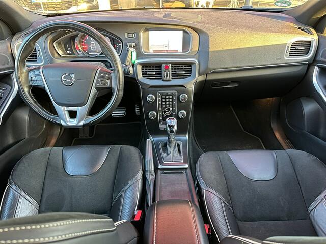 Volvo V40 1.5 T3 153pk Polar+ Sport Automaat | Pano | Trekhaak 1500kg | H&K | occasion