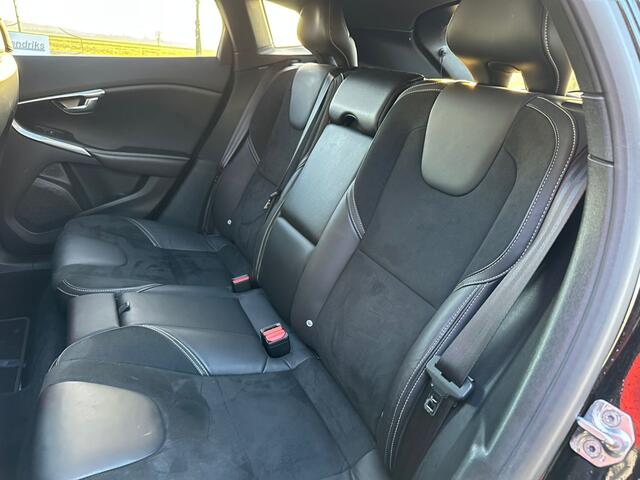 Volvo V40 1.5 T3 153pk Polar+ Sport Automaat | Pano | Trekhaak 1500kg | H&K | occasion