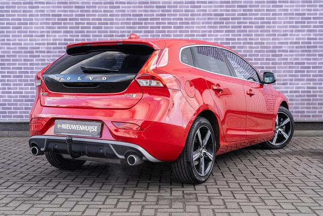 Volvo V40 T3 Automaat Polar+ Sport | Trekhaak | Panoramadak | Camera | Park pilot | Stoelverwarming | DAB+ | Keyless entry | Premium Audio