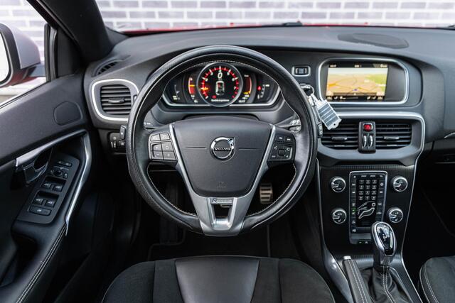 Volvo V40 T3 Automaat Polar+ Sport | Trekhaak | Panoramadak | Camera | Park pilot | Stoelverwarming | DAB+ | Keyless entry | Premium Audio