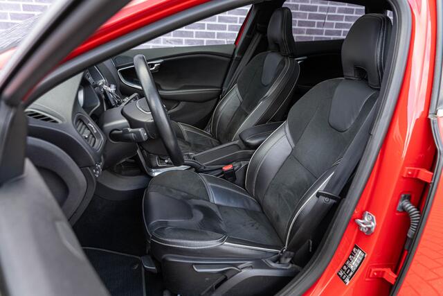 Volvo V40 T3 Automaat Polar+ Sport | Trekhaak | Panoramadak | Camera | Park pilot | Stoelverwarming | DAB+ | Keyless entry | Premium Audio