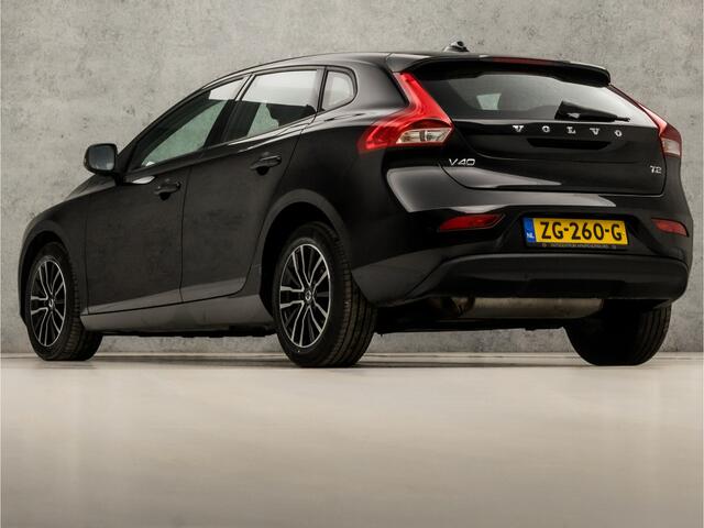 Volvo V40 1.5 T2 Polar+ Sport Automaat (NAVIGATIE, CLIMATE, STOELVERWARMING, LED KOPLAMPEN, SPORTSTOELEN, PARKEERSENSOREN, CRUISE, NIEUWSTAAT)