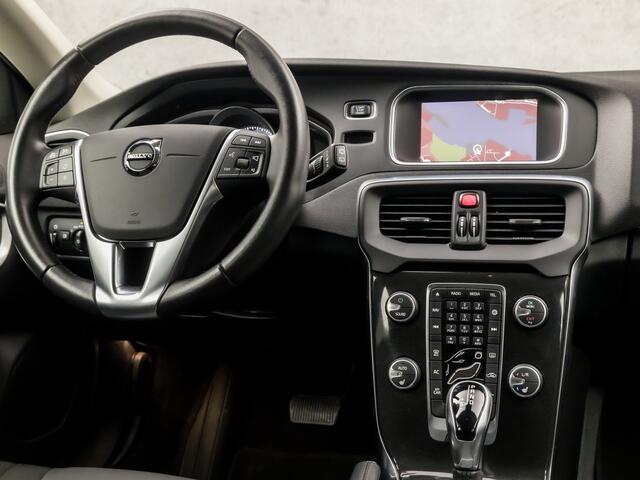 Volvo V40 1.5 T2 Polar+ Sport Automaat (NAVIGATIE, CLIMATE, STOELVERWARMING, LED KOPLAMPEN, SPORTSTOELEN, PARKEERSENSOREN, CRUISE, NIEUWSTAAT)