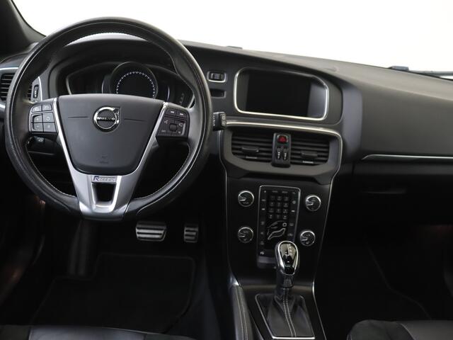 Volvo V40 1.5 T3 Polar+ Sport | Panodak | Stoelverwarming | Camera | Keyless Entry + Start | Lage KM Stand!