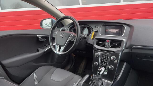 Volvo V40 1.5 T3 Nordic+ AUTOMAAT / TREKHAAK / FULL LED / STANDKACHEL / STOELVERW / NAVI / CLIMA / PDC / BLUETOOTH / CRUISE / NL-AUTO
