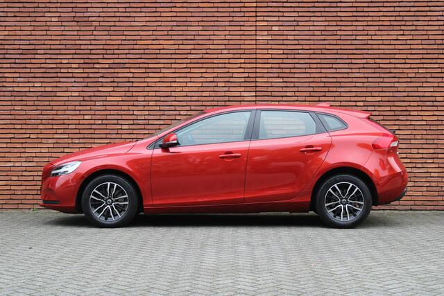 Volvo V40 T2 Automaat Edition+ | Stoelverwarming | Navigatie | Cruise Control | Parkeersensoren achter | Sensus Connect premium audio | Regensensor | Climate control | LED koplampen