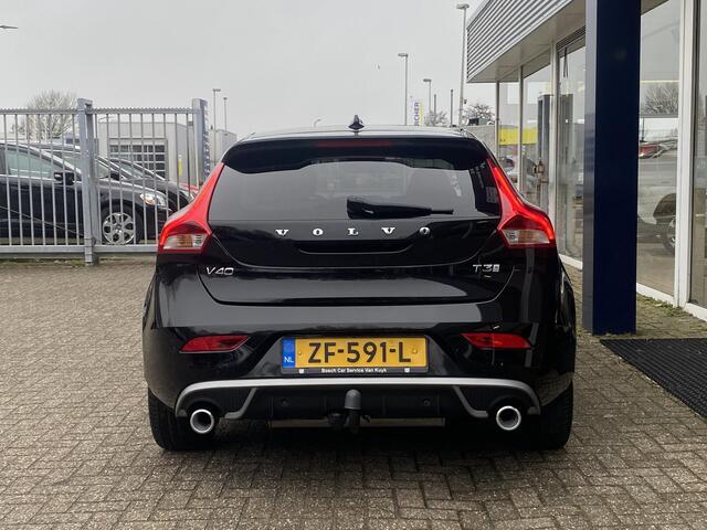 Volvo V40 1.5 T3 Polar+ Sport / Automaat / NL-Auto / Dealer-Onderhouden / Panodak / Harman-Kardon / Half-Leder/Half-Alcantara / Cruise-Control / Climate-Control / Stoelverwarming / Trekhaak / Keyless / LED / DAB Radio-Bluetooth / Navi / PDC V+A met Camera / 17'' LM