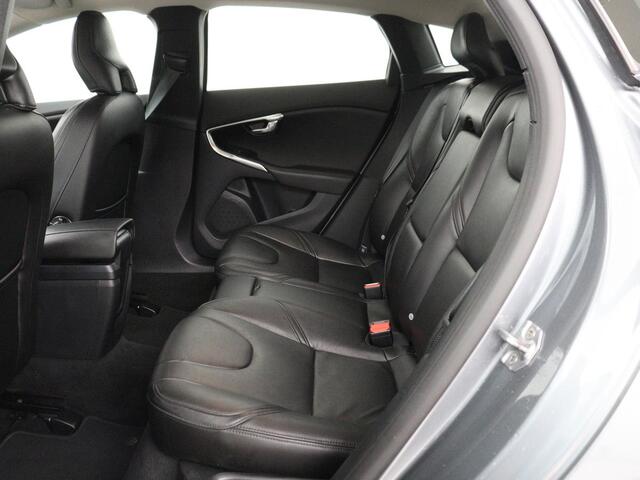 Volvo V40 1.5 T3 Inscription | Leder | Trekhaak | Navigatie | Full LED | Parkeerhulp | Climate control | Bluetooth | Cruise control