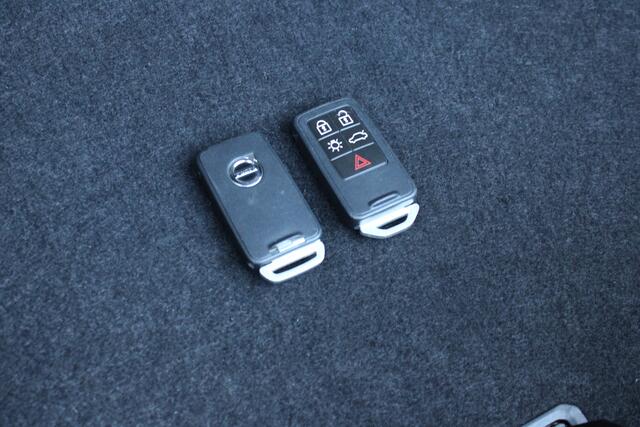 Volvo V40 T2 Momentum | Org. NL | Verw. Voorstoelen | Parkeersensoren achter | | Cruise Control |