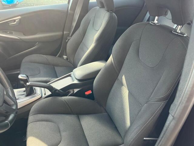 Volvo V40 2.0 T2 122PK Onderhoudshistorie/PDC/Bluethooth